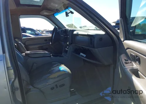 2004 Chevrolet Suburban 1500 Lt from USA, damaged, VIN 3GNFK16T54G268689